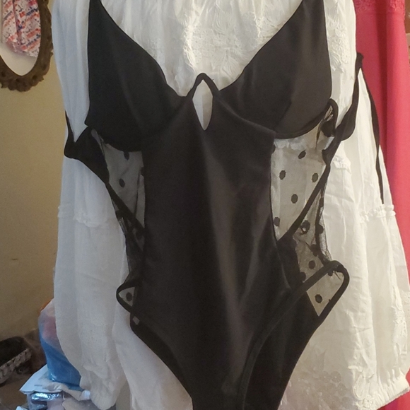 Size small wom. black netted sides 1 piece polka - Picture 3 of 10